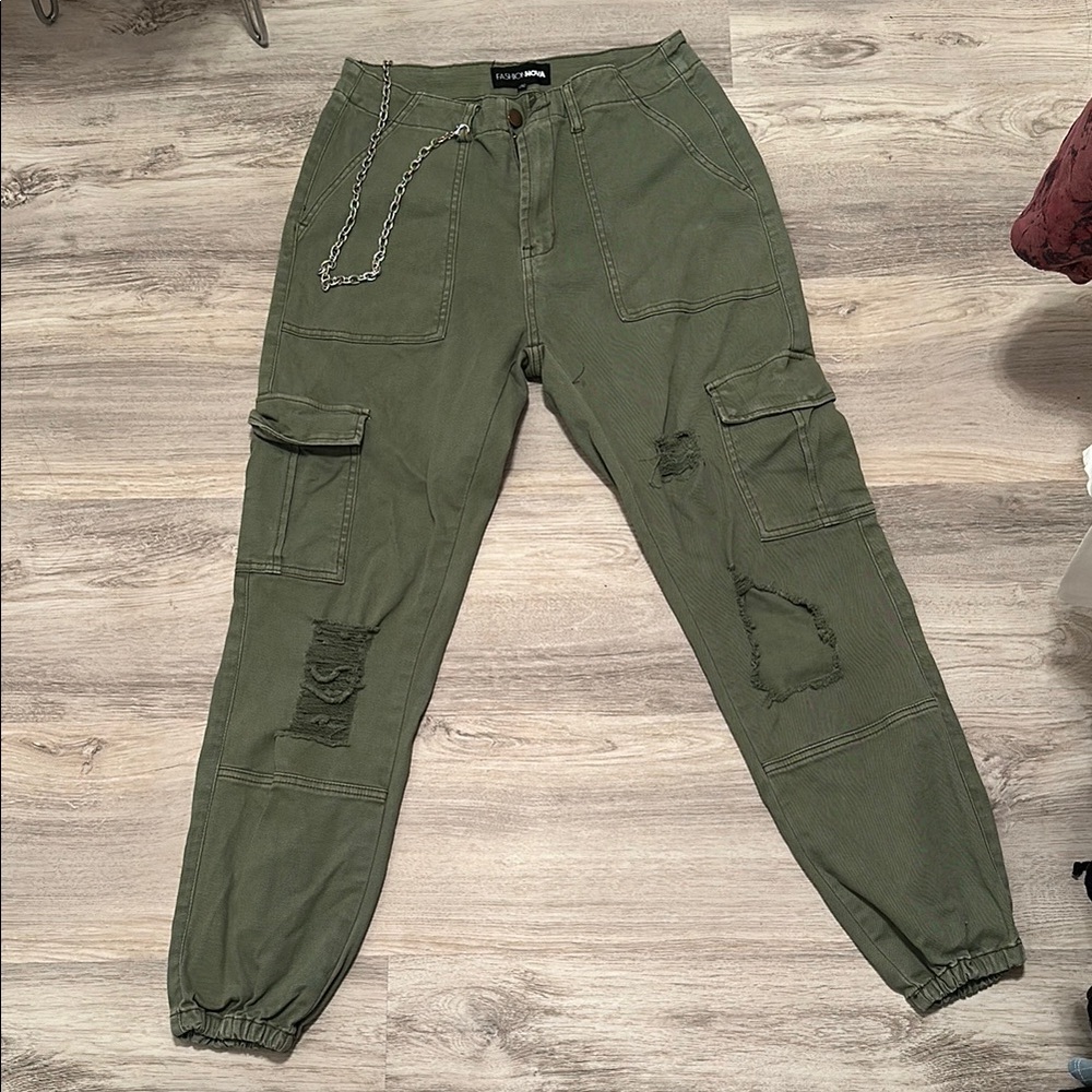 Fashion Nova Green Wide Leg Jumpsuit with Relaxed Fit